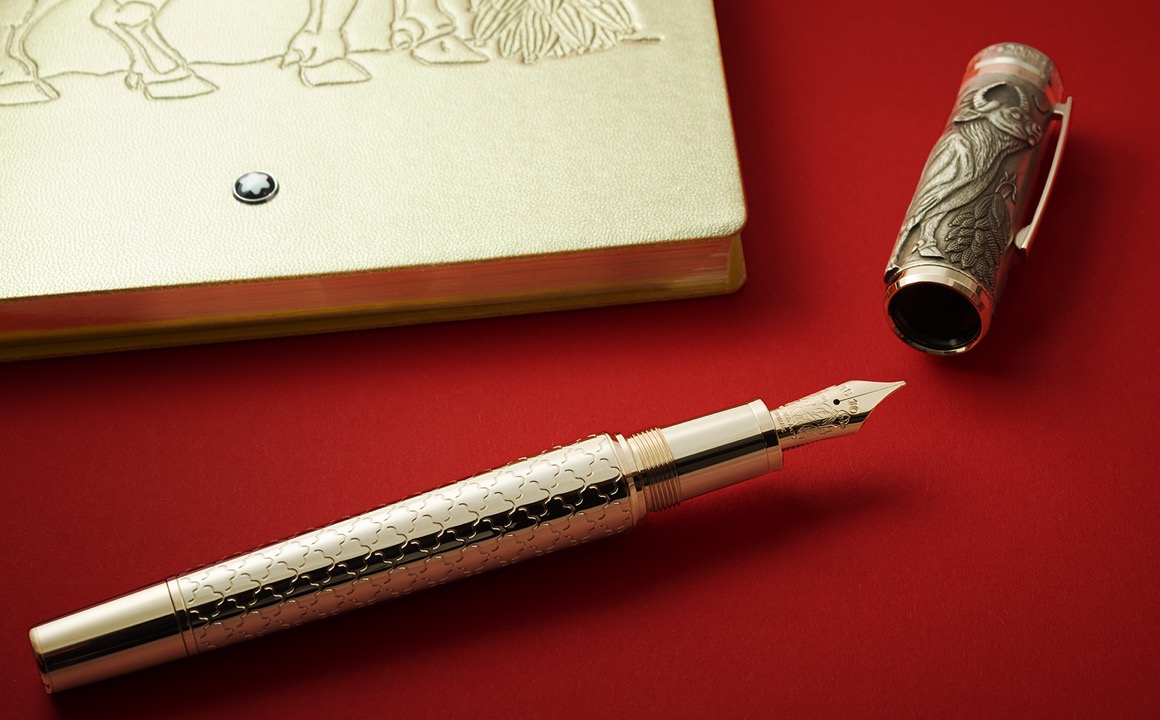 Bút khắc hình con trâu mừng năm Tân Sửu của thương hiệu Montblanc - Ảnh: Montblanc