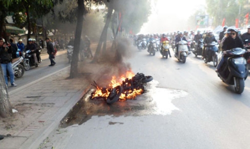 Cháy nổ xe máy và câu chuyện trách nhiệm