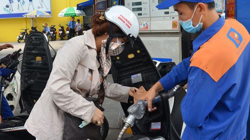 Xăng dầu đồng loạt tăng giá từ 15 giờ chiều nay.