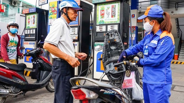 Duy nhất nhập khẩu xăng dầu từ thị trường Hồng Kông là tăng mạnh 452% tuy nhiên lượng nhập khẩu lại rất ít, chỉ 563 tấn. Ảnh minh hoạ
