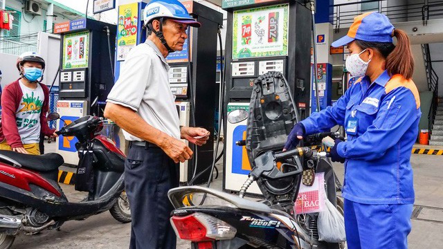 Duy nhất nhập khẩu xăng dầu từ thị trường Hồng Kông là tăng mạnh 452% tuy nhiên lượng nhập khẩu lại rất ít, chỉ 563 tấn. Ảnh minh hoạ