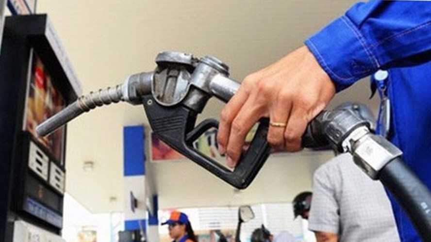 Bộ Công Thương bác việc khan hiếm xăng dầu.