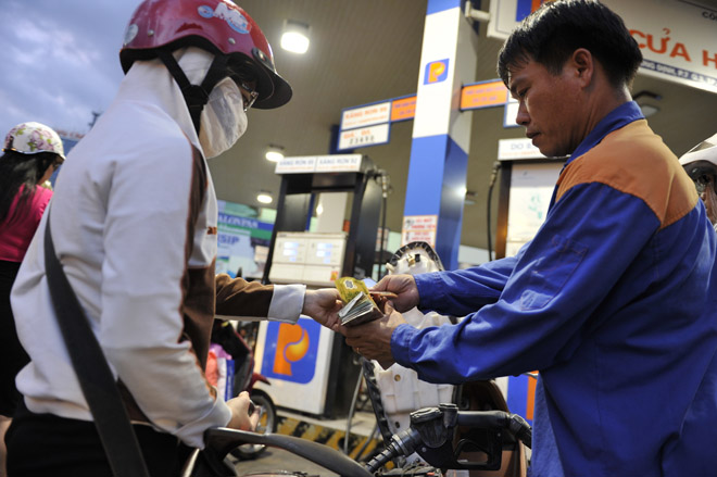 Xăng 2 lần giữ giá từ đầu năm đến nay vì thuế bình quân gia quyền đã về 10,56%.