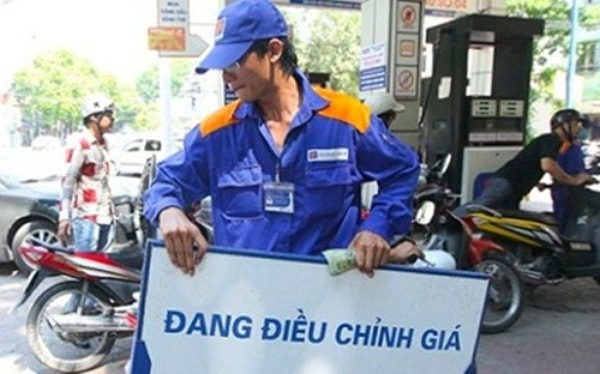 Giá xăng đã giảm 9 lần trong năm nay.