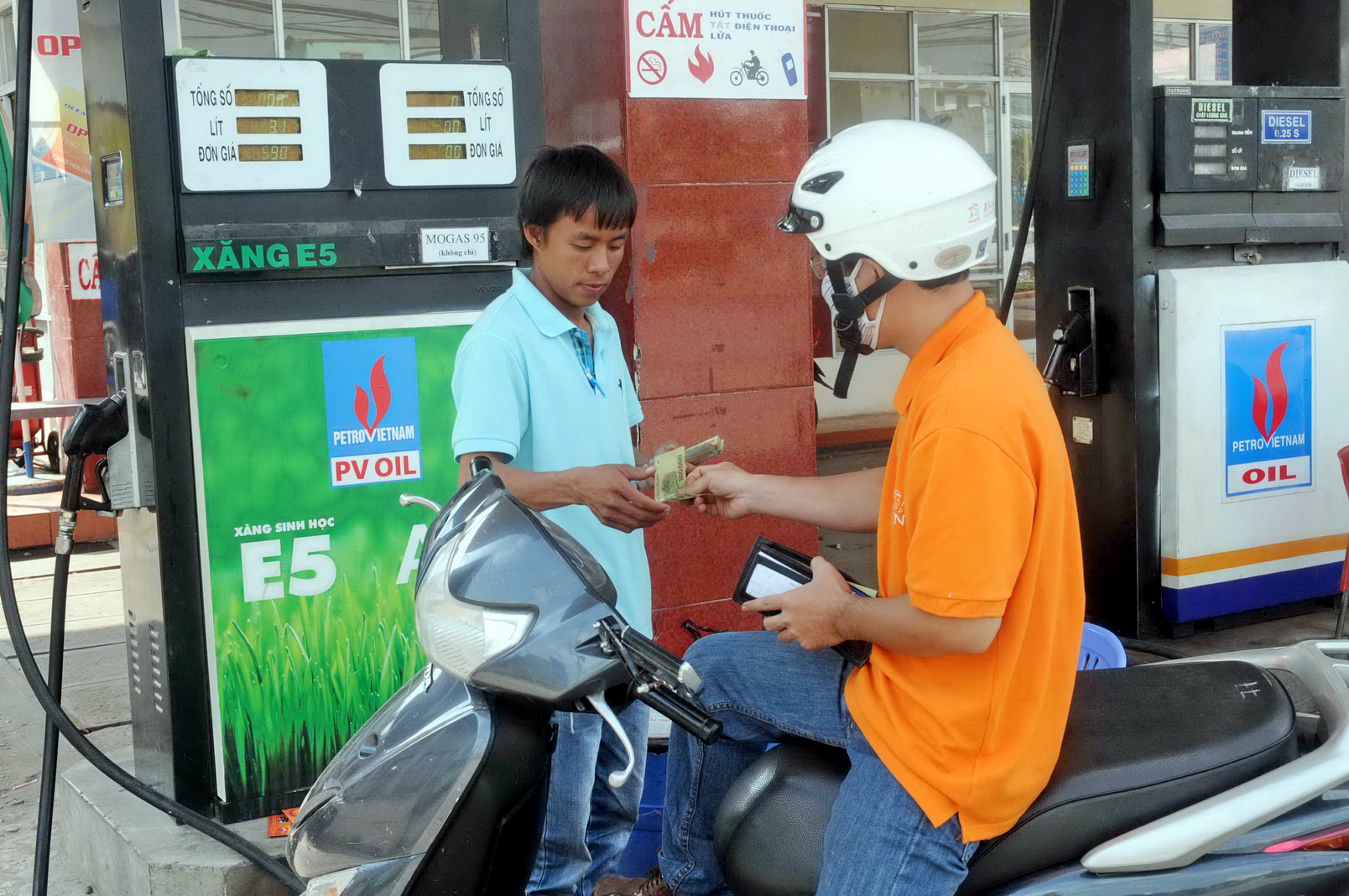 Từ đầu năm 2018, xăng RON 92 chính thức bị xoá sổ.