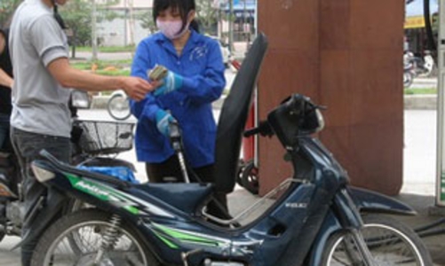 Giá bán lẻ xăng dầu: 7 lần tăng, 1 lần giảm