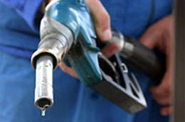 Có hiện tượng bán xăng dầu nhỏ giọt tại một số địa bàn những ngày gần đây.