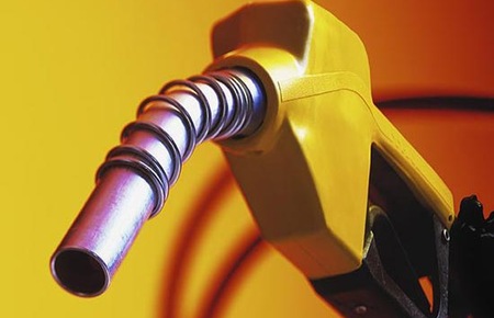 Ngoài yếu tố USD, thị trường năng lượng đêm qua cũng chịu tác động bởi sự trồi sụt trên sàn chứng khoán Mỹ.