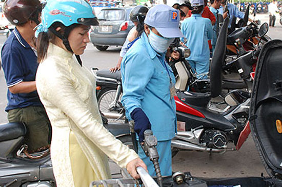 Nhiều doanh nghiệp cho biết chưa thể giảm giá bán lẻ xăng dầu.