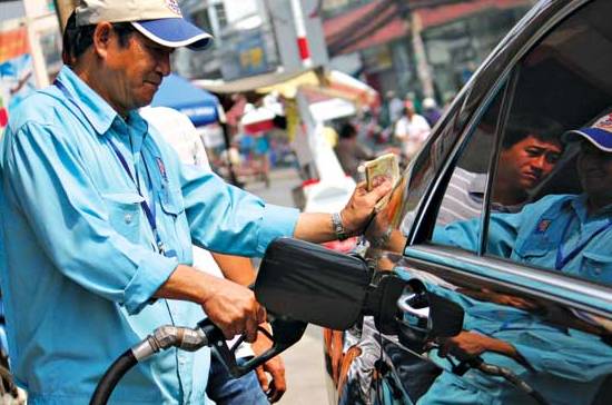 Hiện giá xăng A92 đang được bán với giá 22.900 đồng/lít.