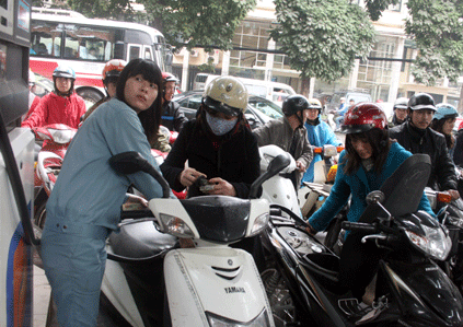 Bộ Công Thương yêu cầu tăng cường kiểm tra chất lượng xăng dầu