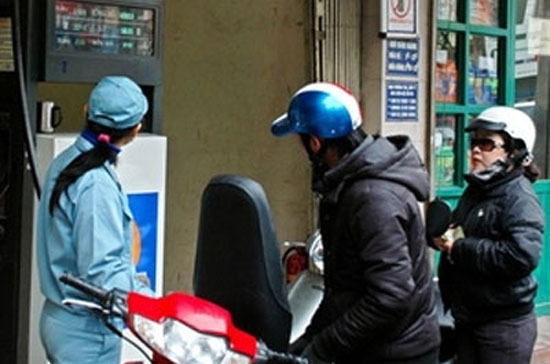 Giảm thuế nhập khẩu được xem là biện pháp gỡ khó cho doanh nghiệp trong điều kiện vẫn phải tiếp tục giữ nguyên giá bán hiện hành.