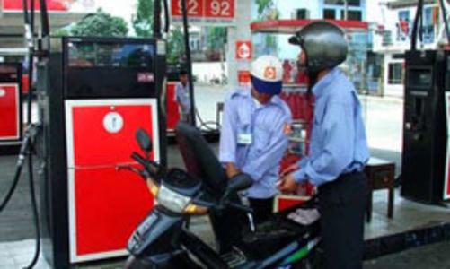 Giá xăng dầu đồng loạt tăng từ 300-700 đồng/lít