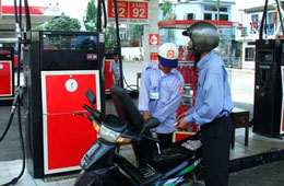 Từ 24/10, xăng A92 có giá 15.500 đồng/lít.