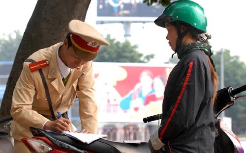 Bộ trưởng Vũ Đức Đam cho rằng, để xảy ra tình trạng "xe không chính chủ" là do lỗi từ hai phía, trong đó có một phần là do quy định, chính sách của nhà nước.