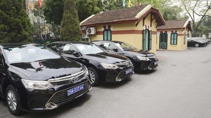 Các chức danh: Tổng bí thư; Chủ tịch nước; Thủ tướng; Chủ tịch Quốc hội được sử dụng thường xuyên một xe ôtô, kể cả khi đã nghỉ công tác, không quy định mức giá.