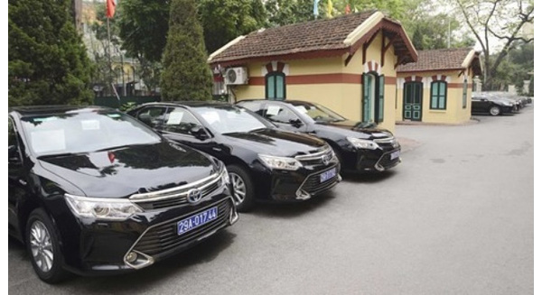 Tình trạng dư thừa xe công gây lãng phí lớn.