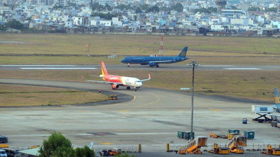 Đến năm 2020, sản lượng thông qua các cảng hàng không đạt khoảng 131 triệu hành khách/năm và 2,2 triệu tấn hàng hóa/năm, công suất thiết kế của các cảng hàng không đạt khoảng 144 triệu hành khách/năm và 2,5 triệu tấn hàng hóa/năm.