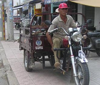 Riêng xe tự chế dùng làm phương tiện đi lại của thương binh, người tàn tật được phép lưu hành đến 31/12/2008.