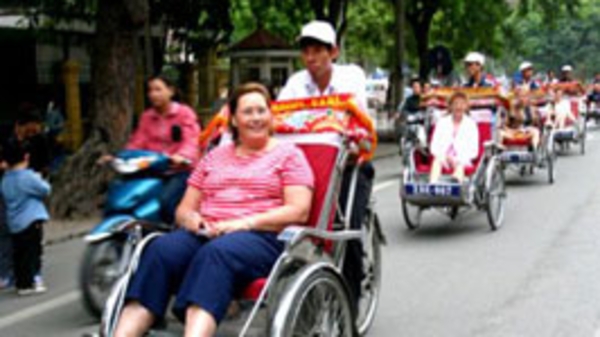 Công ty du lịch “không bị động” với du khách tới Hà Nội