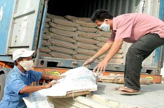 Thị trường xi măng đang bị đẩy vào thế cạnh tranh khốc liệt.