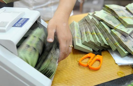 Các ngành và địa phương quyết định về dự án đầu tư, nhưng nguồn vốn đều được ghi là “xin vốn từ ngân sách Trung ương”. 