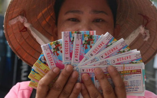 Trước việc Công ty Xổ số điện toán (Vietlott) triển khai loại hình xổ số
 kiểu mới, có thể tác động đến thị phần và thị trường tiêu thụ, Xổ số 
Tp.HCM cho biết đang nghiên cứu các sản phẩm mới như xổ số cào biết kết 
quả ngay, nhằm bù đắp lại doanh thu của xổ số truyền thống bị sụt giảm. 