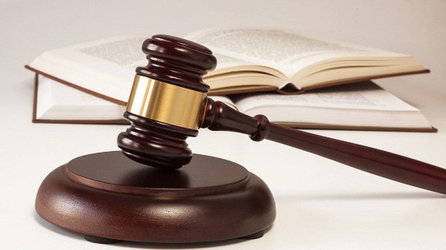 Ủy ban Chứng khoán Nhà nước xử phạt hai công ty và một cá nhân.