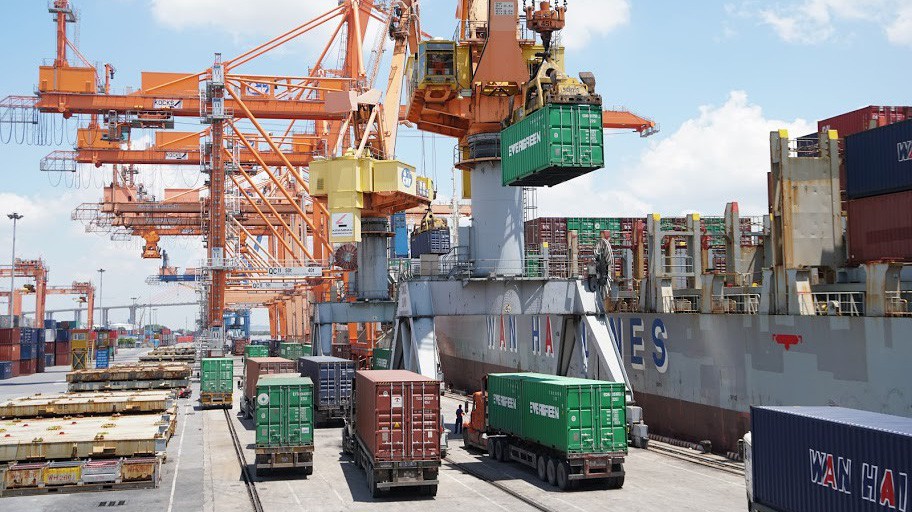 Tính chung 7 tháng, cán cân thương mại của doanh nghiệp FDI đạt mức thặng dư trị giá 16,9 tỷ USD.