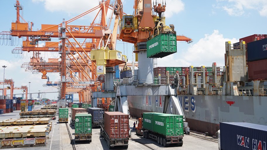 Cán cân thương mại hàng hoá tháng 4/2019 ước tính nhập siêu 700 triệu USD.