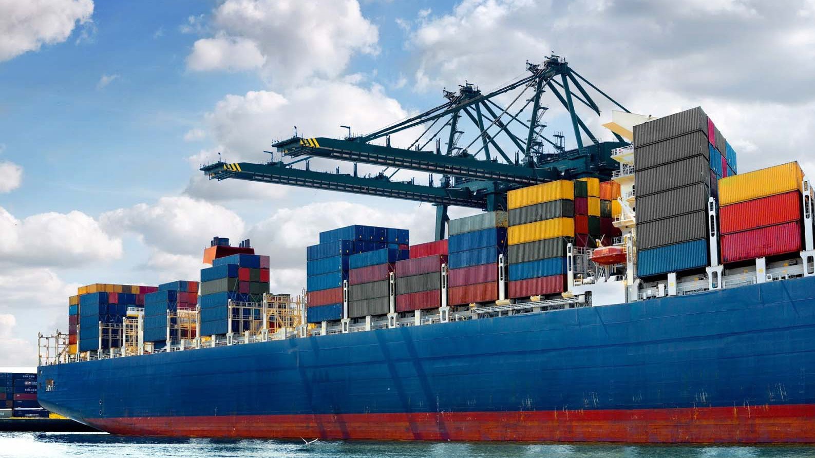 Riêng khu vực FDI xuất siêu tới 4,28 tỷ USD trong 45 ngày đầu năm. 