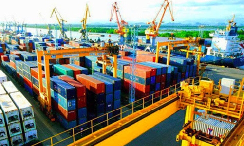 Việt Nam xuất siêu mức cao nhất trong 5 năm qua