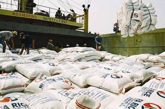 Xuất khẩu gạo đang có những diễn biến không thuận cho năm 2012.