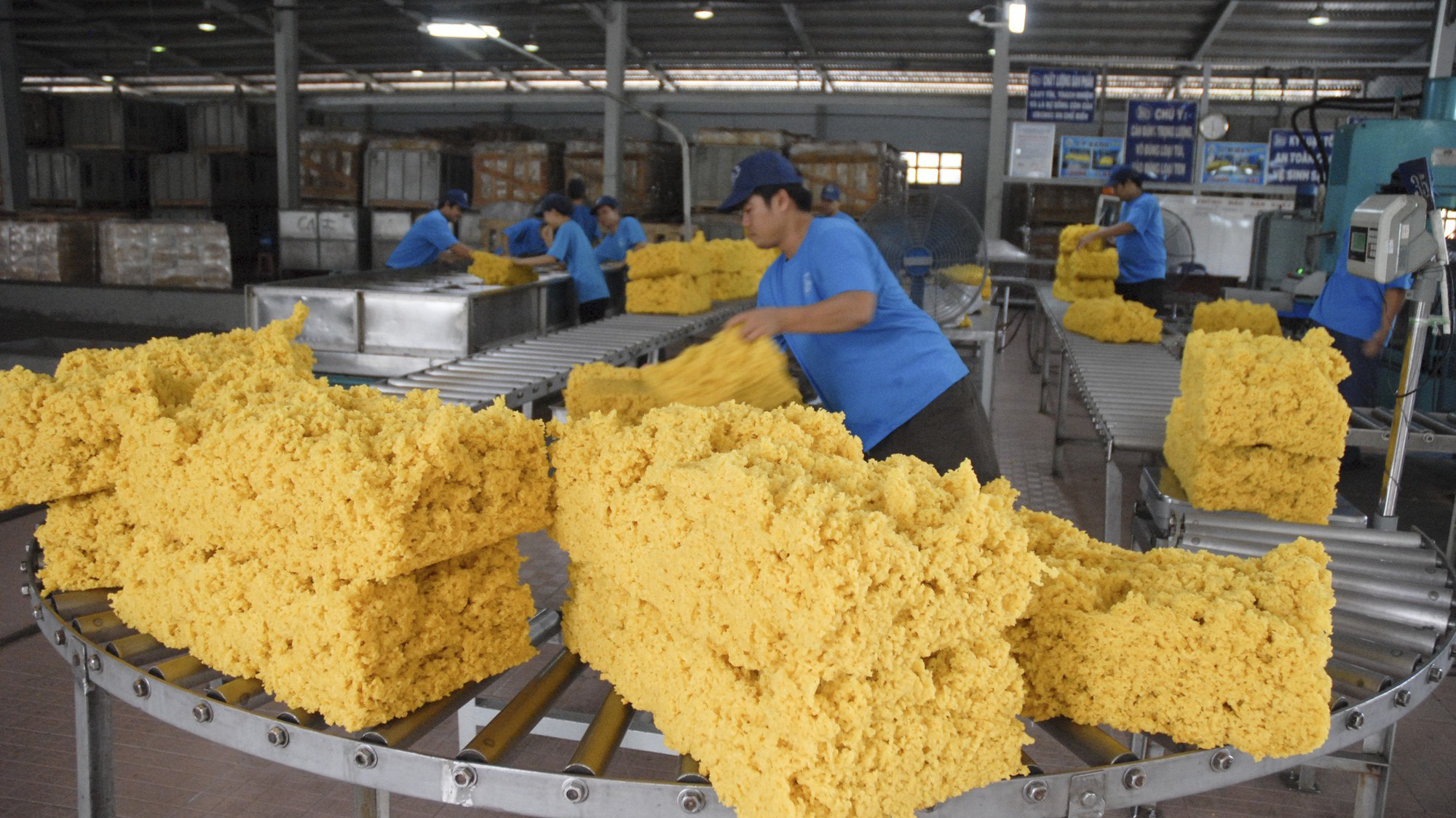 Tính đến ngày 15/3/2018, giá xuất khẩu cao su trung bình ở mức 1.477 USD/tấn, thấp hơn 27,5% so với mức giá xuất khẩu trung bình cùng kỳ năm trước.