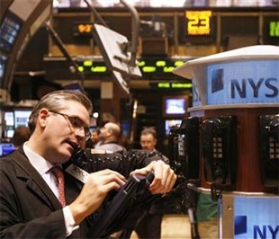 Dù thị trường có hai ngày lên điểm vào trước và sau ngày lễ Giáng sinh nhưng cả ba chỉ số chứng khoán chính ở Mỹ đều mất điểm trong tuần với biên độ từ 0,72% đến 2,18% - Ảnh: Reuters.