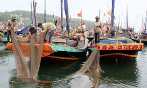 Yêu cầu Trung Quốc phối hợp tìm tàu và 9 ngư dân