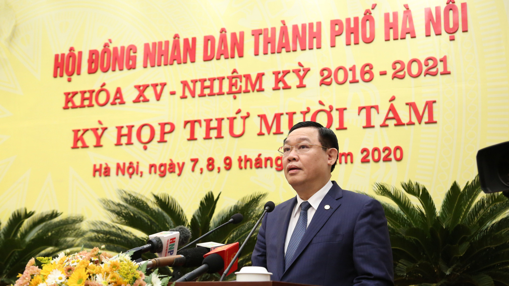 Bí thư Thành ủy Hà Nội Vương Đình Huệ phát biểu tại phiên khai mạc.