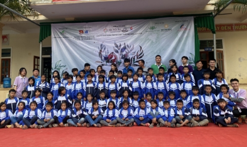 Nghệ An: Tập đoàn Tân Long trao tặng quà Tết cho người nghèo