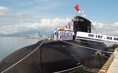 Lễ thượng cờ tàu ngầm HQ-182 Hà Nội - Ảnh: TTXVN. 