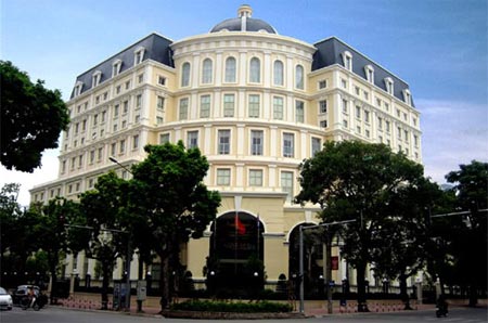 Trụ sở Bộ Tài chính tại Hà Nội. Đây là đầu mối trực tiếp triển khai kế hoạch phát hành 1 tỷ USD trái phiếu vừa qua.<br>