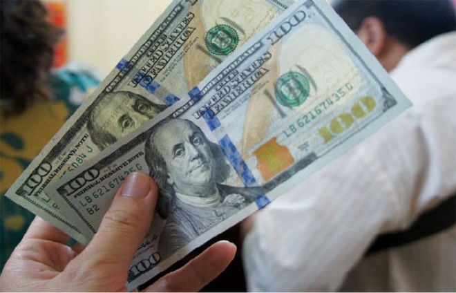 Sáng 19/8, Ngân hàng Nhà nước nâng tỷ giá bình quân liên ngân hàng thêm 1% và tiếp tục nới biên độ tỷ giá từ +/-2% lên +/-3%. Trước đó, Ngân hàng Nhà nước đã nới rộng biên độ tỷ giá từ +/-1% lên +/-2% vào ngày 12/8.