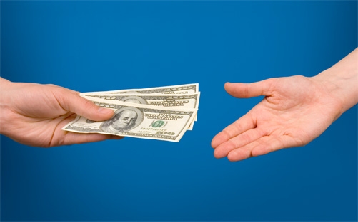 Mô hình hoạt động của Lending Club khá đơn giản: người vay có thể nộp đơn xin vay vì bất cứ mục đích gì, kể cả vay tiền đi nghỉ. Lending Club sẽ kết nối họ với một nhà đầu tư, người cung cấp khoản vay để được trả lãi suất hàng tháng.<br>