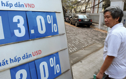 Không chỉ hiện nay, đã ba năm qua tăng trưởng tín dụng luôn chật vật với bối cảnh khó khăn - Ảnh: Việt Tuấn.<br>