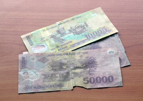 Cử tri phản ánh đến Ngân hàng Nhà nước về chất lượng của đồng tiền đang lưu thông hiện nay - Ảnh: Nhật Minh.<br>