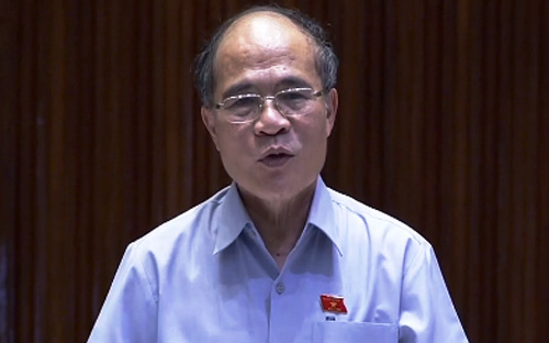 Nhắc lại nhận xét của Bộ trưởng Bộ Tư pháp Hà Hùng Cường, rằng “pháp 
luật Việt Nam phức tạp nhất thế giới”, Chủ tịch Quốc hội Nguyễn Sinh 
Hùng đề nghị các vị đại biểu dày công để Luật Đầu tư (sửa đổi) mang tinh
 thần cải cách thực sự. 