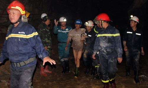 Đã giải cứu 12 công nhân trong vụ sập hầm thủy điện