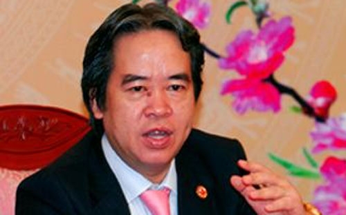 Thống đốc Ngân hàng Nhà nước Nguyễn Văn Bình: “Có những người bị đụng chạm trong quá trình Ngân hàng Nhà nước thực hiện tái cấu trúc còn dám bắn tin đến tôi rằng: “Tôi sẽ xử lý ông trước khi ông xử lý tôi”. <br>