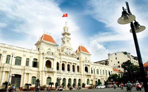 Ưu điểm của việc tổ chức chính quyền địa phương theo phương án hai, 
theo báo cáo là sẽ tạo nên sự đổi mới bước đầu trong tổ chức chính quyền
 địa phương.