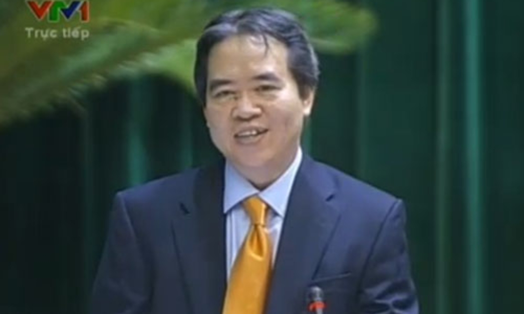 Thống đốc Ngân hàng Nhà nước Nguyễn Văn Bình tại phiên chất vấn trước Quốc hội, sáng 13/11.