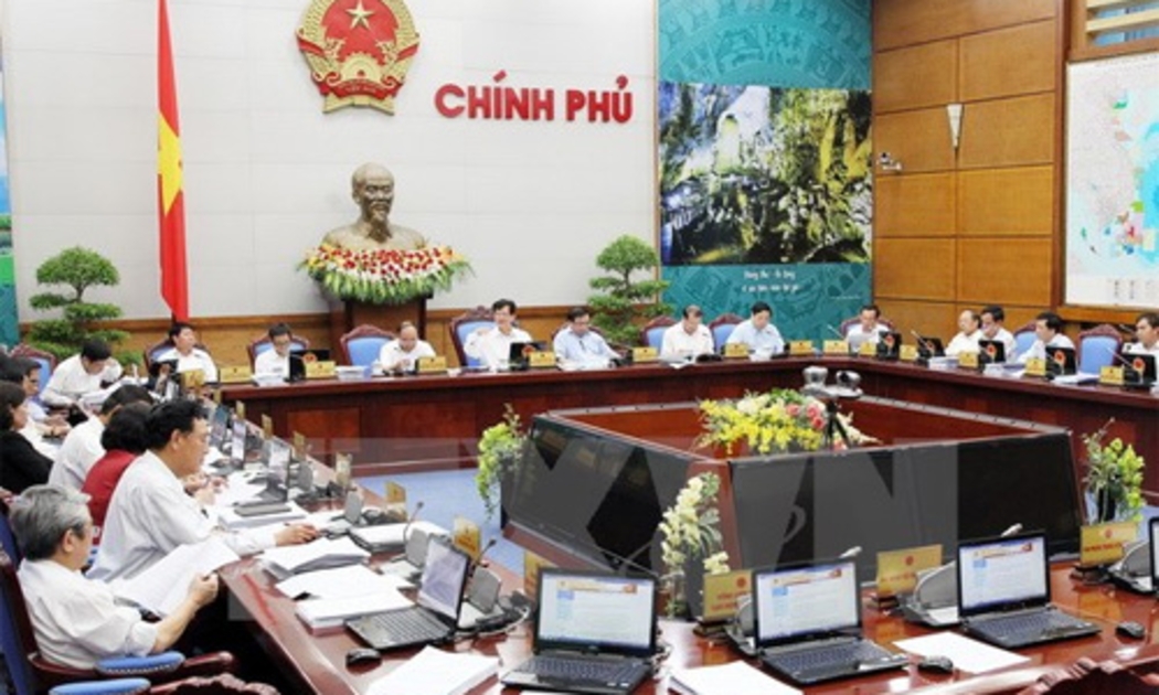 Một phiên họp của Chính phủ. Tháng 2/2013, Chính phủ đã yêu cầu các bộ, ngành, địa phương ngay trong nửa đầu năm 2013 xây dựng và triển khai thực hiện chương trình hành động tái cơ cấu theo lĩnh vực, ngành hoặc vùng lãnh thổ thuộc thẩm quyền quản lý nhà nước được giao.